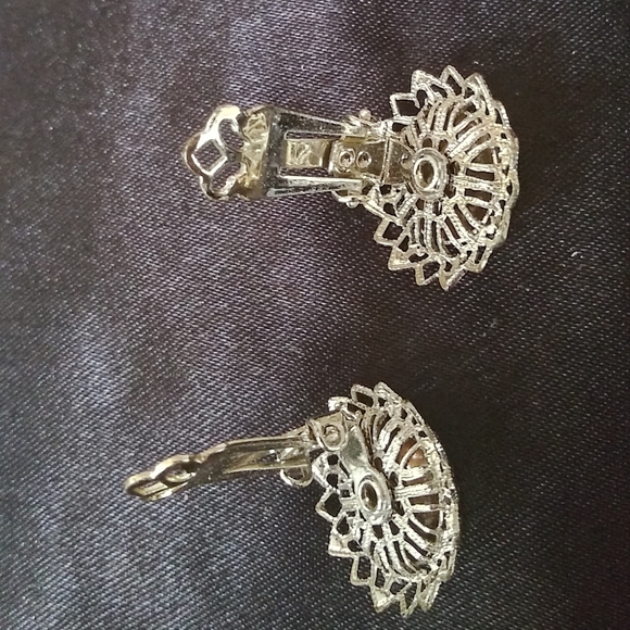 Silver clipon clip on circle flower border earring - Picture 7 of 9